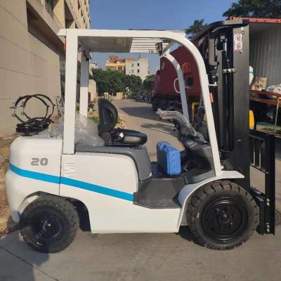 중국 UNITCM 	LPG Gas Forklift White 2.5 Ton Chinese Lpg Forklift With Nissan K21 Engine 판매용