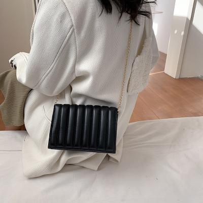 China 2021 New Design High Quality Ruched Solid Color Ladies Chain Cross - Body Purse Bag Fashion Women Handbags for sale