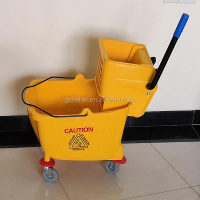 China Sustainable Maker 32L Floor Cleaning Plastic Wringer Broom for sale