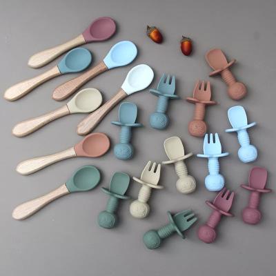 China BPA Free 100% Safe Wholesale Weaning First Stage BPA Free Toddler Feeding Soft Spoon Silicone Infant Spoon Tips Baby Spoons With Wooden Handle for sale