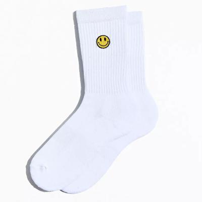 China 2021 New Arrival Logo 100% Cotton Breathable Custom Warm QUICK DRY Smile Face Unisex Sports Crew Sock for sale