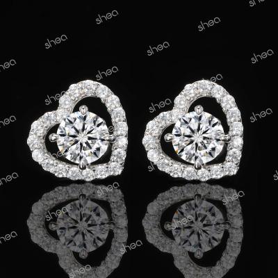 China CLASSIC Factory Outlet Wholesale Price 925 Silver 1ct Round Brilliant Cut Moissanite Heart Studs Fine Jewelry Wedding Earrings Women for sale