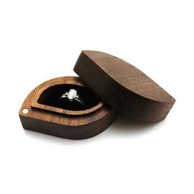 China Engraved Gift Box for Jewelry Storage Trendy Black Walnut Wood Love-Shaped Ring Box for sale