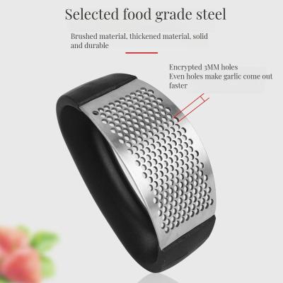 China Stainless Steel Manual Grinder Bamboo Onion Grater and Garlic Slicer for Vegetables Stocked for sale