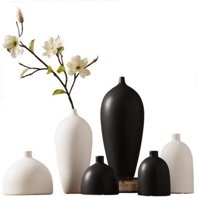 China Modern On-glazed Black and White Ceramic Vase Tabletop Decor for Anniversary Occasion for sale