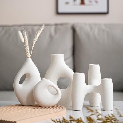 China Everyday Occasion Modern Flower Vase for Tables and Fireplaces Minimalist Home Decor for sale