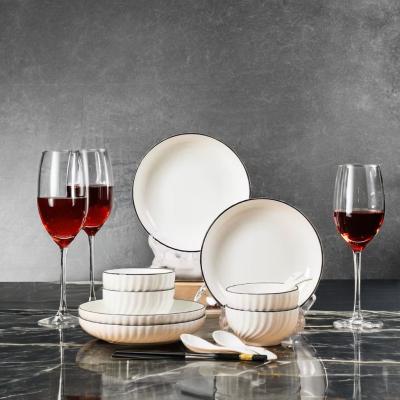 China Hotel Restaurant Tableware Sets Stylish Ceramic White Porcelain Dinnerware with Black Rim for sale