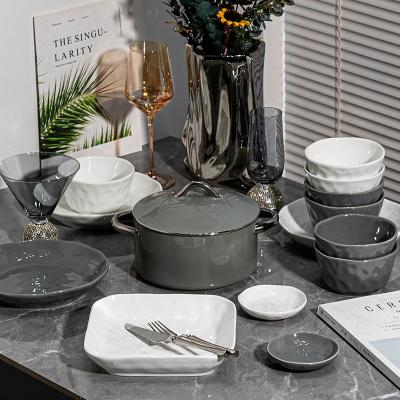 China Dinerware Sets Keramische witte porseleinen schaal Set Zwarte rand voor Hotel Restaurant Eetzaal Te koop