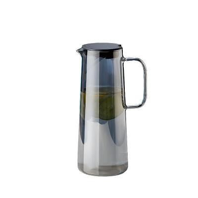 China Stocked 1300/1800ml Borosilicate Glass Pitcher with Lids Handle for Iced Tea Lemonade for sale