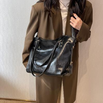 China Wholesale Cheap Vegan Leather Simple Style Convenient And Fashionable Wax Large Capacity On The Go Women Handbag Shoulder Bag Tote Bag For Ladies for sale