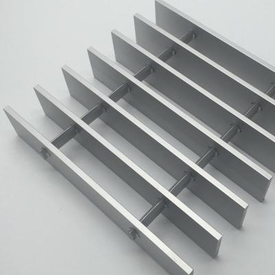 China Industrial Aluminum Bar Grate Stamped Aluminum Walkway With Plain / Serrated Flush Top Surface for sale