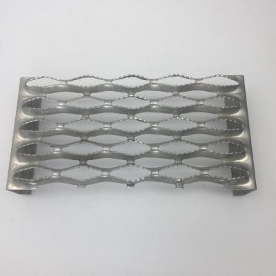 China Diamond Channel Labor Safety Anti Skid Grip Stair Tread Perforated Safety Grating for sale