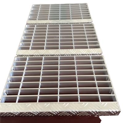 China Modern Outdoor Staircase Deck Flooring Durable Non - Jumping Aluminum Material Steps for sale