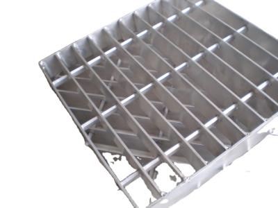 China Safety 25 x 3 Step Bar Steel Grating Modern Anti-Slip Stair Treads for sale