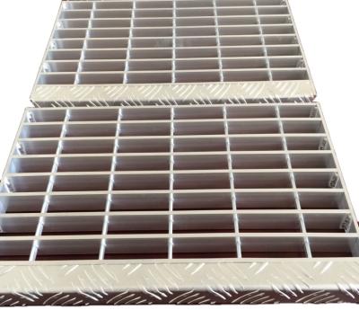 China Flat Galvanized Serrated Steel Stair Tread For Aluminum Ladder Stair Ladder Tread Gap Cover for sale