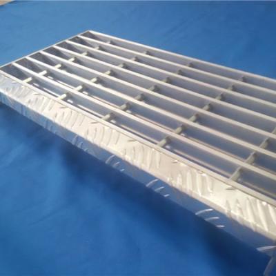 China Apartment Stair Tread Gap Aluminum Flair Aluminum Grate Covers Welding or Bolt Installation for sale