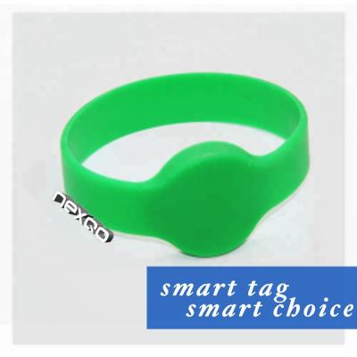 China Fast Delivery 13.56Mhz Europe HF Silicone Wristbands Bracelet For Beach Party for sale