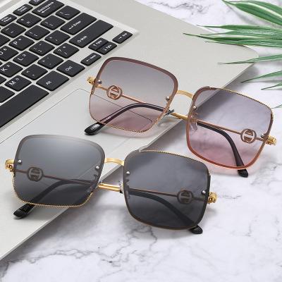 China Fashionable Lady Fashion High Grade Sunglasses Ocean Lens Trend Sunglasses Metal Square Sunglasses With Pocket for sale