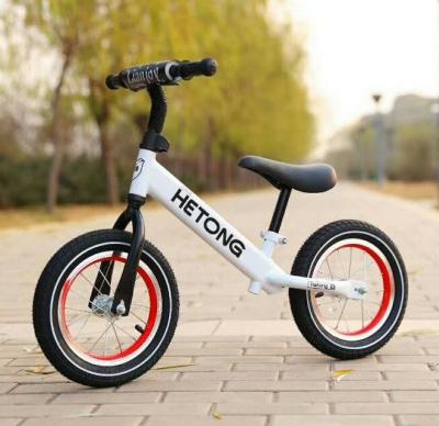 China Ride On Toy Dikesen Factory Direct Sales Fashion Wooden Balance Bike Kids Outdoor Eco-friendly Wooden Balance Bike for sale