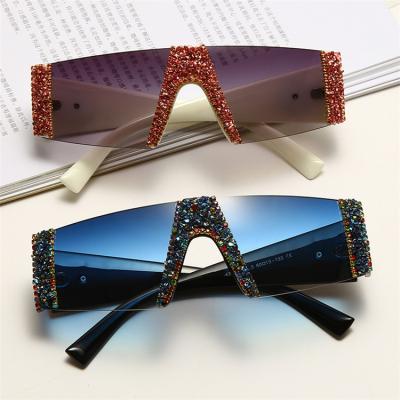 China 2022 Newest Luxury Fashion Women's Sunglasses Rhinestone Vintage Sunglasses Shades Mens Womens Fashion Sun Glasses for sale