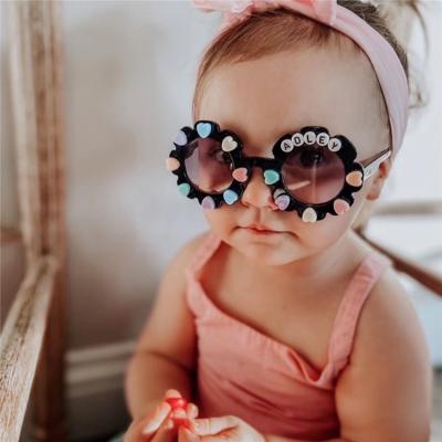 China New star sunglasses fashion peach heart diamond glass sun small sun flower letter frame baby plastic decorative shelf walking sunglasses for sale