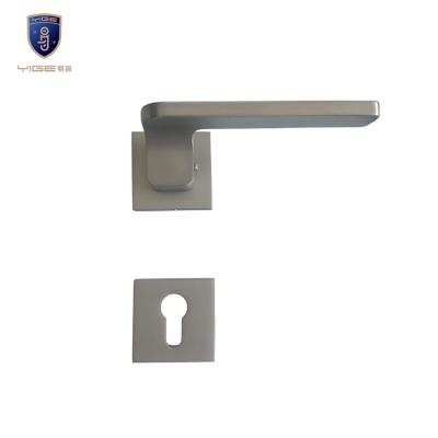 China YG7202-113 Modern Zinc Alloy Bathroom Door Lever Handle Wooden Door Handle With Key for sale