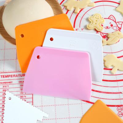 China Viable Trapezoidal Plastic Baking Tools Cake Dough Pastry Cutter Smoother Scraper for sale