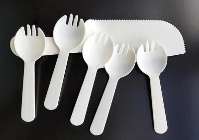 Chine Les couverts en plastique jetables de PLA d'OEM emballent des couverts de vaisselle plate placent la fourchette de cuillère de vol et le kit de couteau à vendre