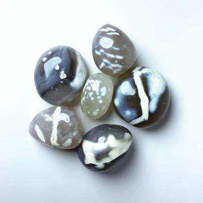 China Wholesale Natural Crystal Blue Agate Palm Chakra Feng Shui Quartz Healing Stone Gifts From Europe for sale