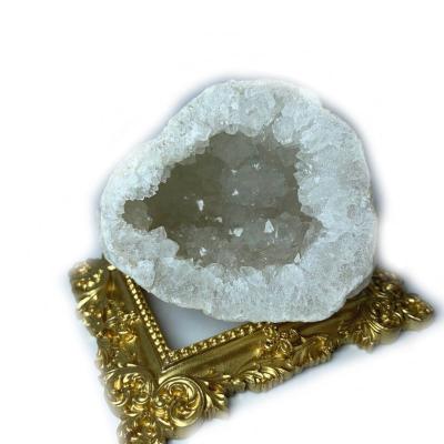 China Europe quartz geode fengshui meditation healing natural rock crystal clear decoration for sale