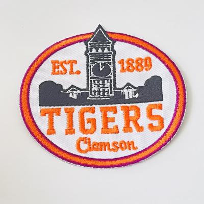 China 3D Factory OEM Design Free Hook Backing Embroidered Embroidered Patch Clothing for sale