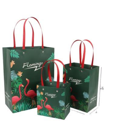 China Recyclable Custom Luxury Printed Shopping Paper Gift Bag Clothes Packaging Paper Bag for sale