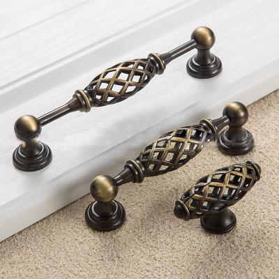 China Contemporary Nordic Traditional Style Handle Pull Furniture Hardware Drawer Dresser Door Handles Cabinet Handle for sale