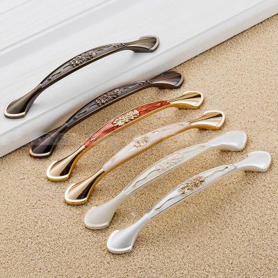 China Zamak Furniture Handle Contemporary Main European Drawer Dresser Wardrobe Cabinet Cupboard Cupboard Handle Pull for sale