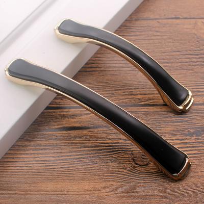 China New Farmhouse List Durable Zinc Alloy Door Handle Cabinet Pull For Dresser And Wardrobe for sale