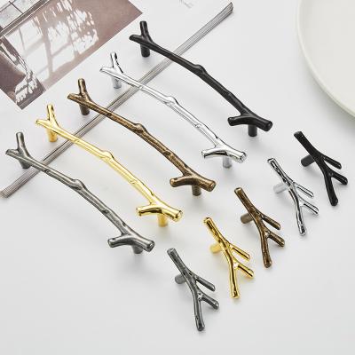 China Factory Price Wear Resistance Traditional Kitchen Furniture Handle Pull Bar Cabinet Drawer Handle Zinc Alloy Pull for sale