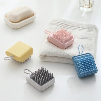 China Viable Wholesale Pet Bathing Shower Tool Pet Hair Bath Brush With Massage Pet Brush for sale