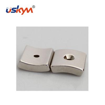 China Industrial Magnet N35 N38 N40 N42 N45 N48 N50 N52 Arc Neodymium Magnet Countersunk Hole for sale