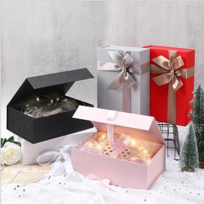 China Modern Design Cosmetic White Triangle Paper Box Speaker Boxes Pantone Custom OEM White And Gold Customized Logo Item Gold Gift Box for sale