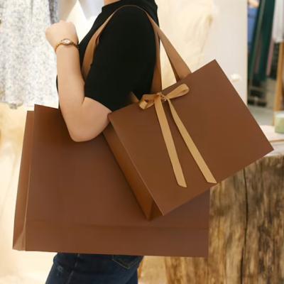 China Recyclable High Quality Colorful Low Price Luxury Paper Gift Bag Pretty Customized Shopping Clothing Bags Shopping Paper Bags for sale