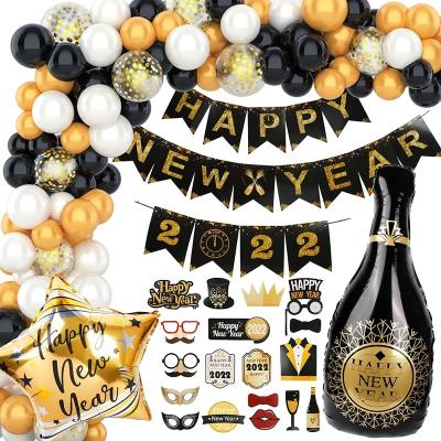 China Non-Toxic Hot Sale 2022 New Year Theme Party Set Happy New Year Flag Pulling Props Wine Bottle Balloon Set for sale