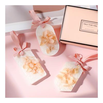 China Amazon Woody Scent Air Candles Fresher Delicate Scented Tablet Various Style Scented Hot Pink For Car for sale