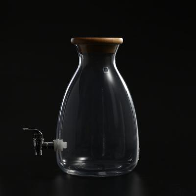 China High Quality Freshness Retaining Glassware Kitchen Utensils Hand-Blown Juice Glass Jar With A Tap And Wooden Top for sale