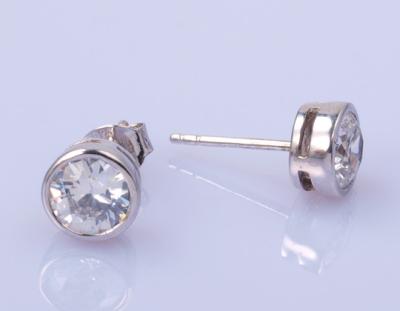 Chine Des boucles d'oreilles en argent CZ éclairant Hypoallergénique Nickel Free bijoux Ovale cœur Des gouttes de poire à vendre