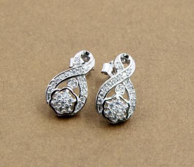 Chine Jeu de bijoux en argent Boucles d'oreilles Sterling CZ Hypoallergénique avec accents CZ Boucle d'oreille AAA CZ jolie argent sterling à vendre