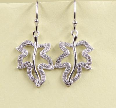 China Las hojas Dangle Orecillos Sterling Silver Stud Orecillos con Zirconia cúbica de plata esterlina Orecillos de gota de plata pura Orecillos en venta