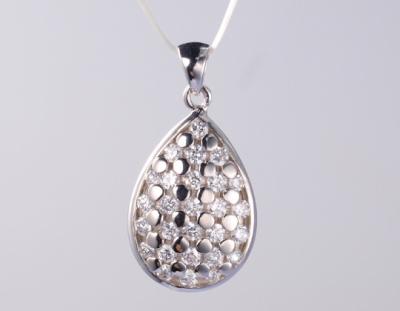 China Pear Hollow Geometric 925 Pendiente de plata esterlina para mujeres 925 Pendiente de plata CZ Añadir un toque de lujo a su colección de joyas 925 Pendiente de plata CZ 925 Pendiente de plata CZ La elección perfecta en venta