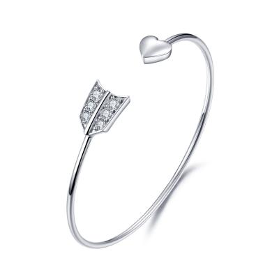 中国 ロジウムPlated Cupid Arrow Bracelet 3.0mm White Gold Bangle Women 販売のため