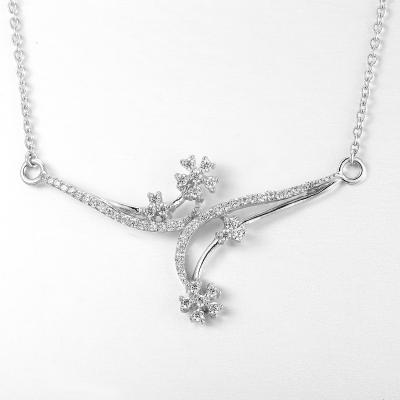 Cina St gemellata simmetrica Christopher Pendant di Sterling Silver Necklaces 4.98g del fiore 925 in vendita