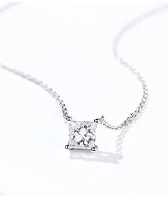 China 0.20ct 18K Gold Diamond Necklace Princess Cut Solitaire Diamond Necklace Yellow Gold for sale